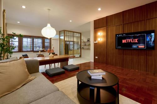 AIRI Home 3BR in old town Chiangmai near Thapae walking street by Beginning with — 4-Star Luxury Hotel in Chiang Mai, Thailand