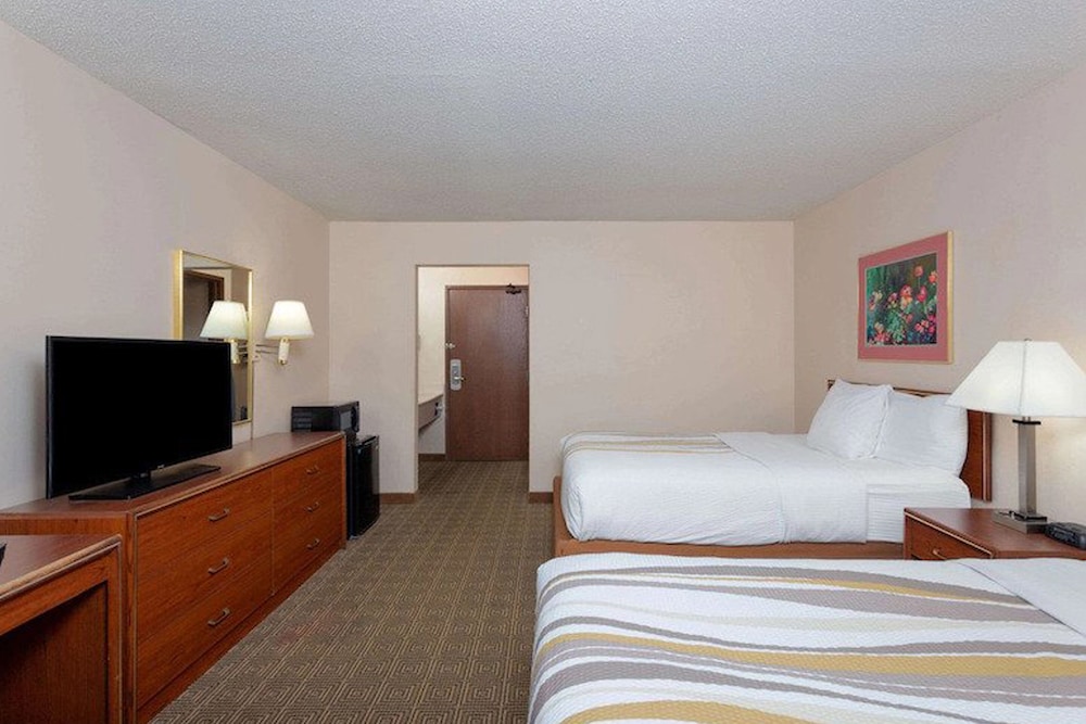 Norwood Inn & Suites by BlissPoint Post Rd Indianapolis - photo 20