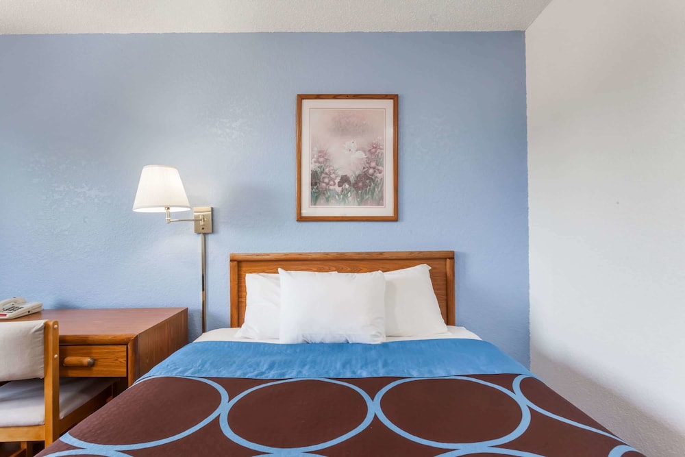 Super 8 by Wyndham Norwich - photo 4