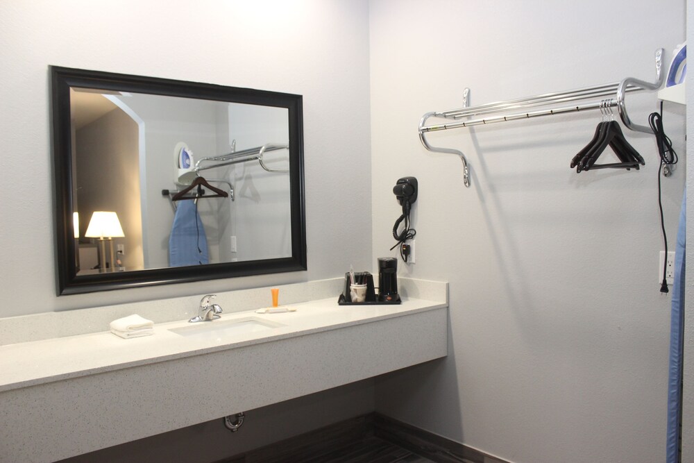 Paris Inn & Suites - photo 15