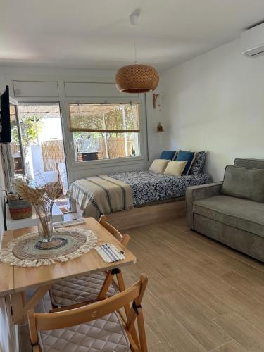 Estudio Albachiara a 100m Del Mar in L'escala, Spain