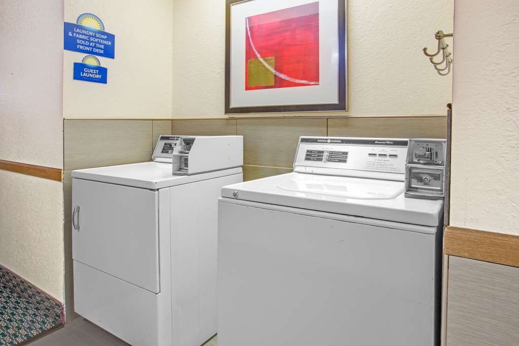 Days Inn by Wyndham Le Roy Bloomington Southeast - photo 15