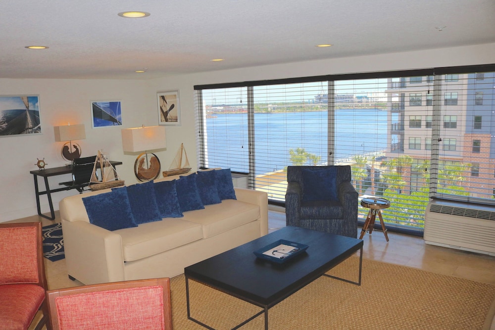 Southbank Hotel by Marriott Jacksonville Riverwalk - photo 14