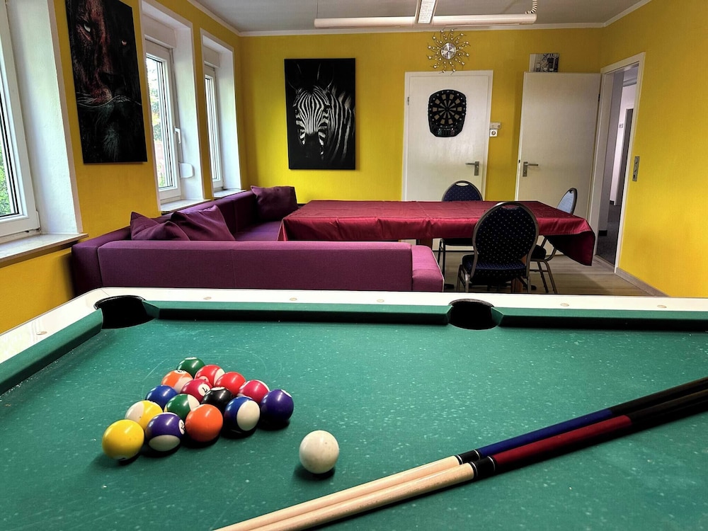 Large Accommodation for up to 18 People Near Halle & Leipzig With Pool Table — 4-Star Luxury Hotel in Landsberg, Germany