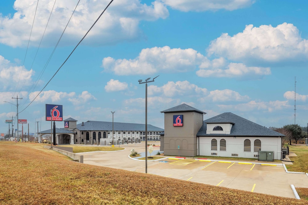 Studio 6 Suites Brenham TX — hotel in Brenham