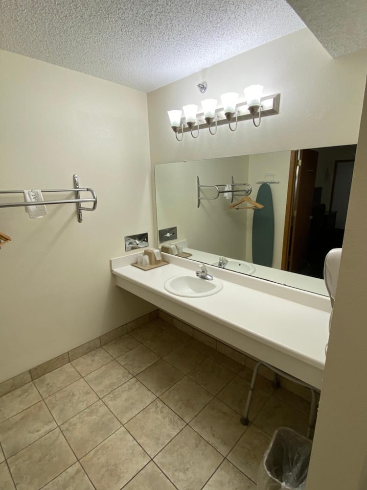 Brookwood Inn - photo 23