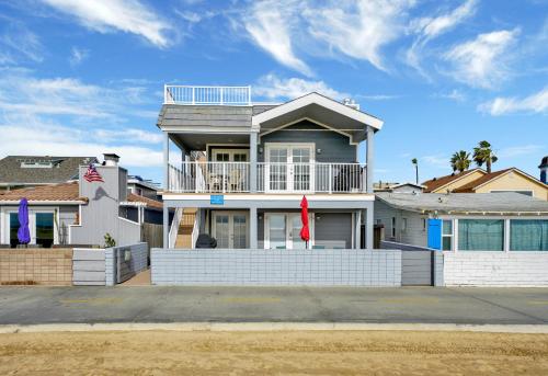 1404 W Oceanfront B in Newport Beach, United States