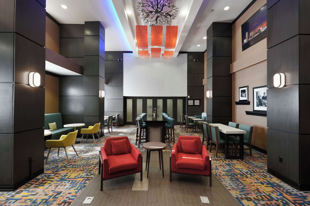 Hampton Inn & Suites Tulsa Central - photo 2