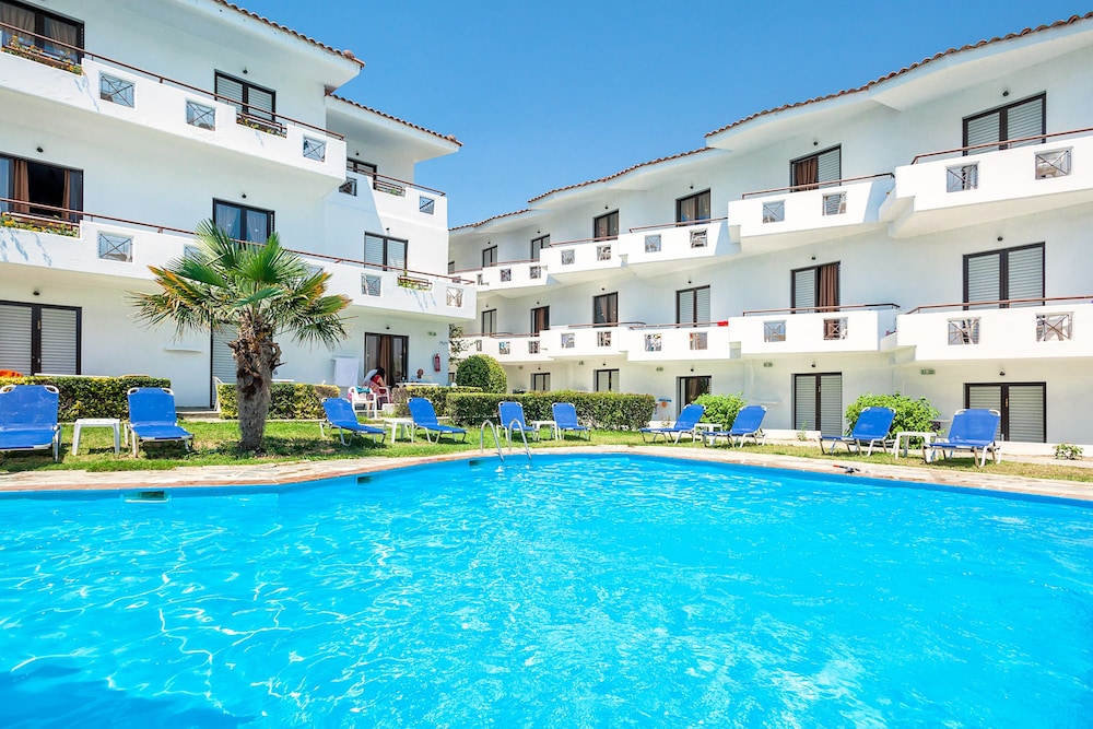 Xenios Dolphin Beach Hotel — hotel in Kassandreia