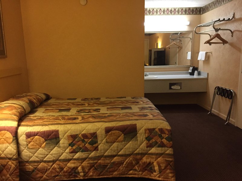 Hilltop Inn Grenada - photo 3