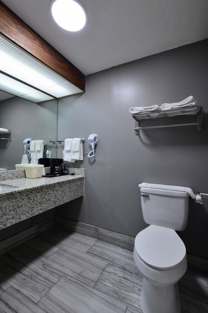 Red Roof Inn & Suites Athens AL - photo 31