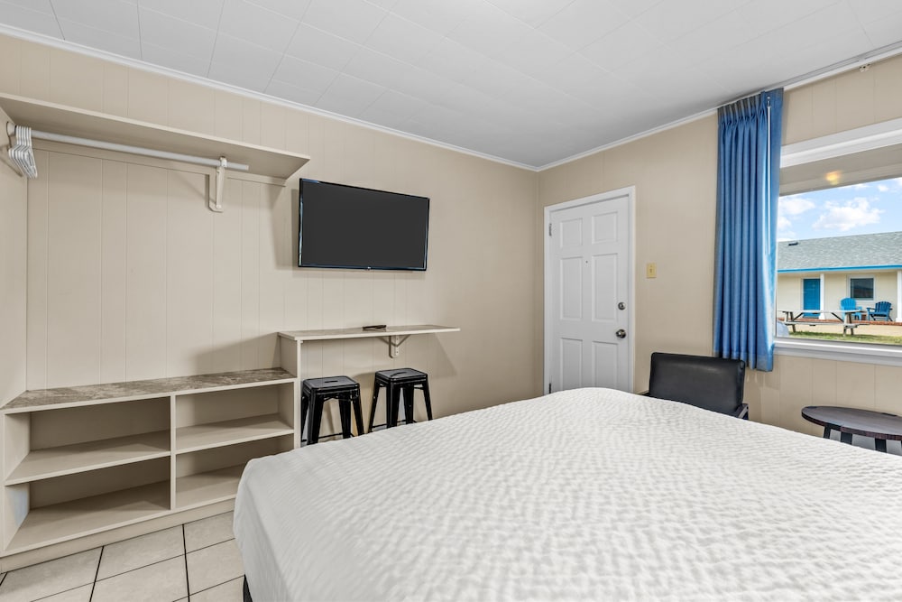 Dolphin Oceanfront Motel - photo 25