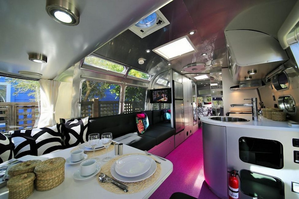 Metro Hotel and Cafe - photo 13