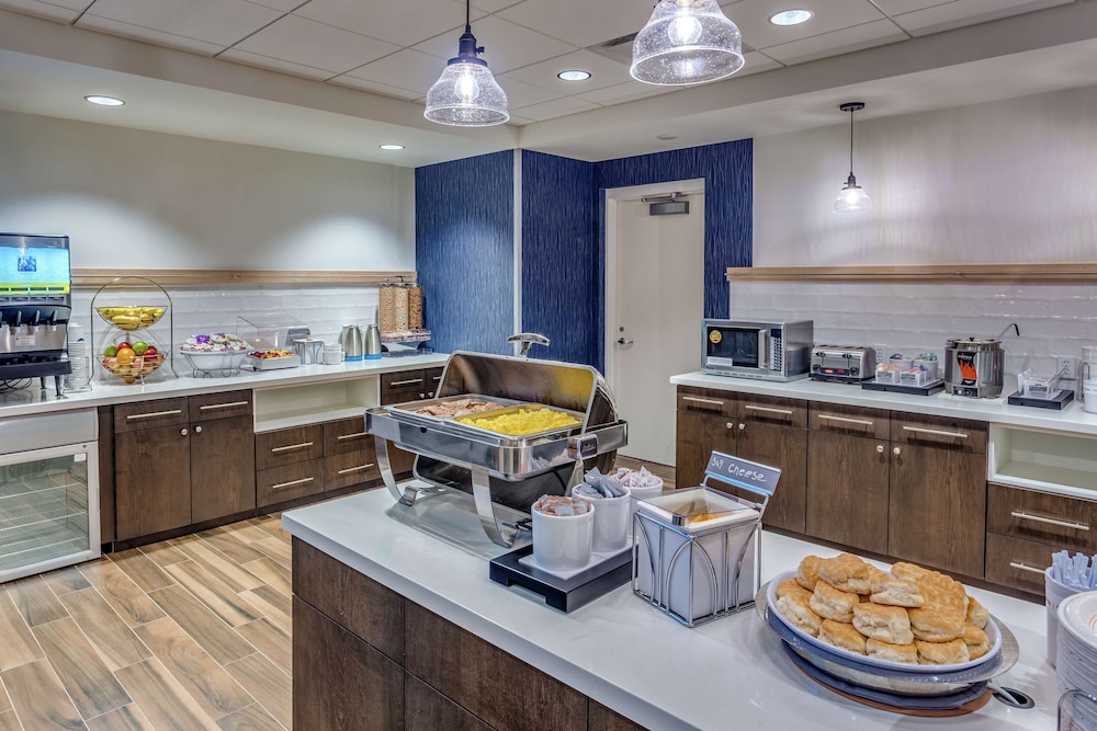 Hampton Inn & Suites Kittery Portsmouth - photo 32