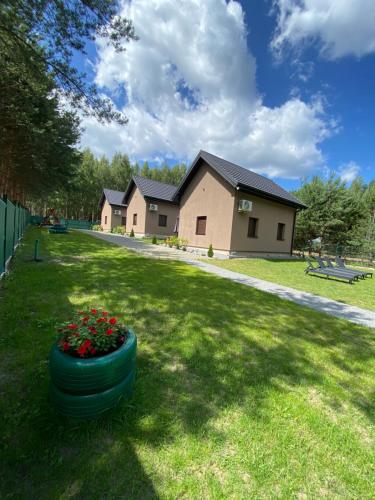 Domki w Gorzewie niedaleko jeziora Białe — hotel in Gostynin