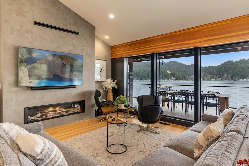 Lakefront Luxury Stunning Views Dock Hot Tub — hotel in Olympia
