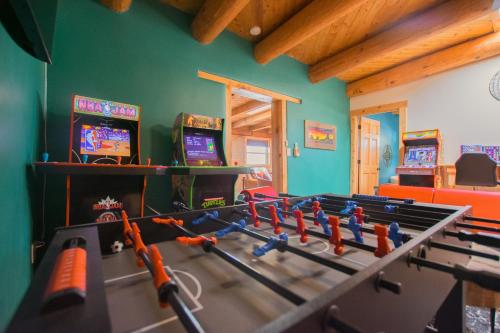 3 King Beds Hot Tub Arcades 5 Baths — Albuquerque