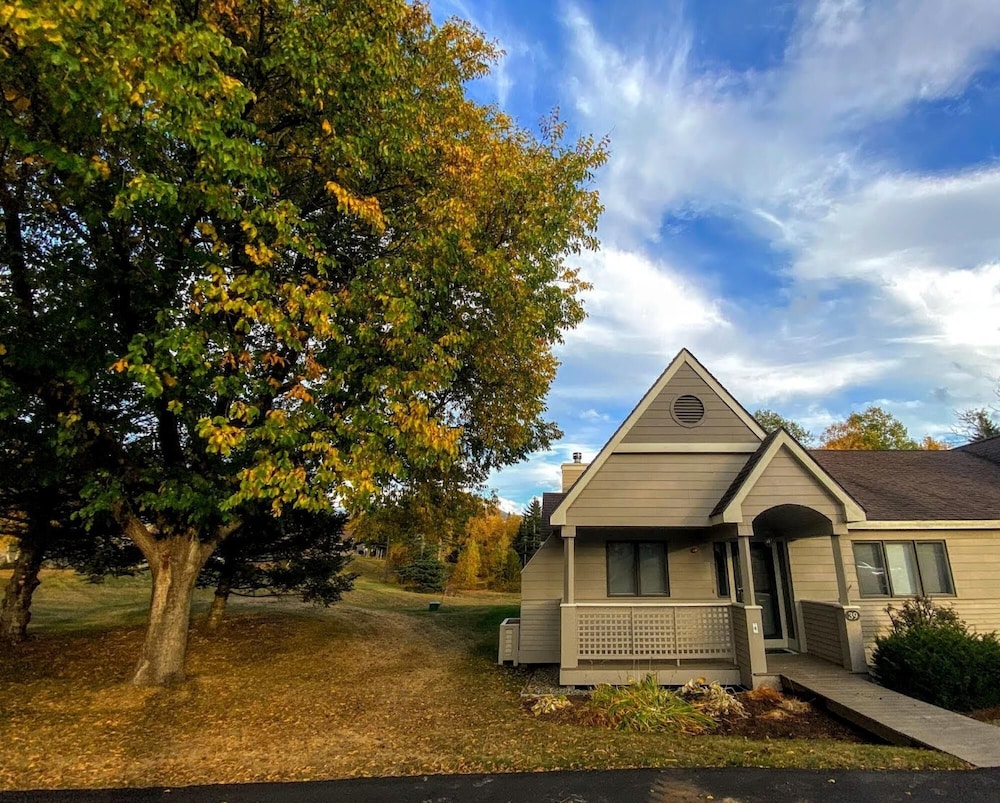 G3 Classy Bretton townhome with AC fast wifi great mountain views right on the golf course — Carroll — photo 4