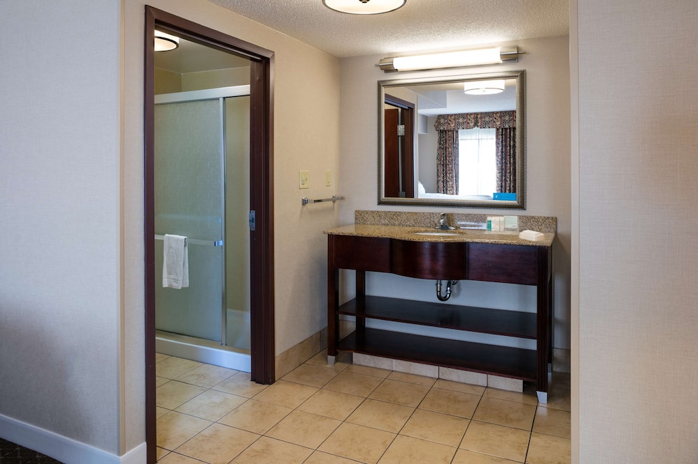 Hampton Inn & Suites Toledo Perrysburg - photo 33