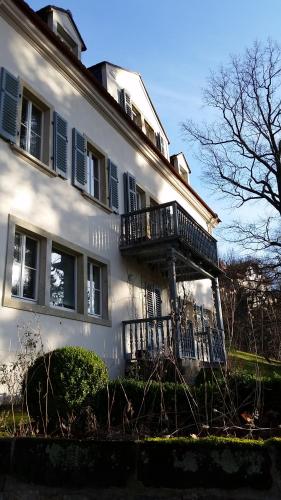 Villa im Park Wachwitzgrund Große Ferienwohnung in EG der Villa — 4-Star Luxury Hotel in Dresden, Germany