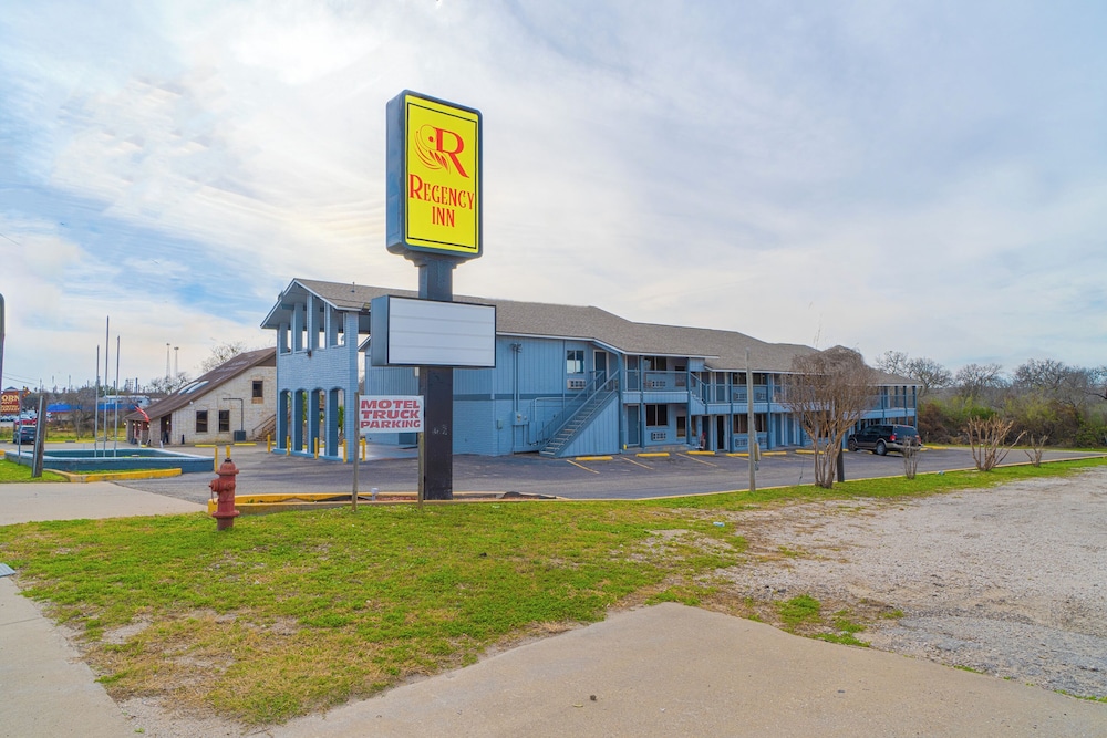 Regency Inn Three Rivers I 37 - photo 32