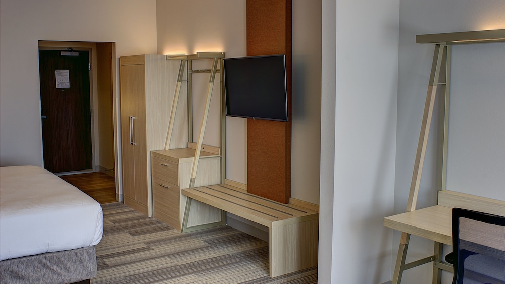 Holiday Inn Express & Suites Spencer by IHG - photo 10