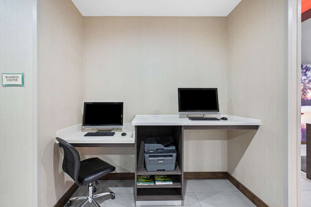 La Quinta Inn & Suites by Wyndham Lake Charles Westlake - photo 29