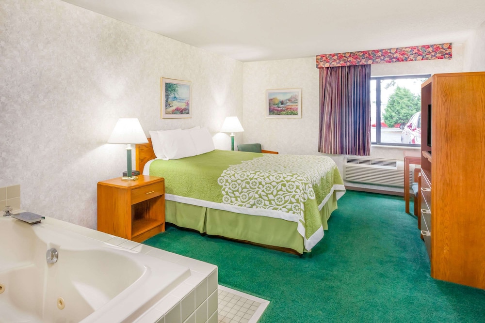 Days Inn by Wyndham Alpena - photo 17