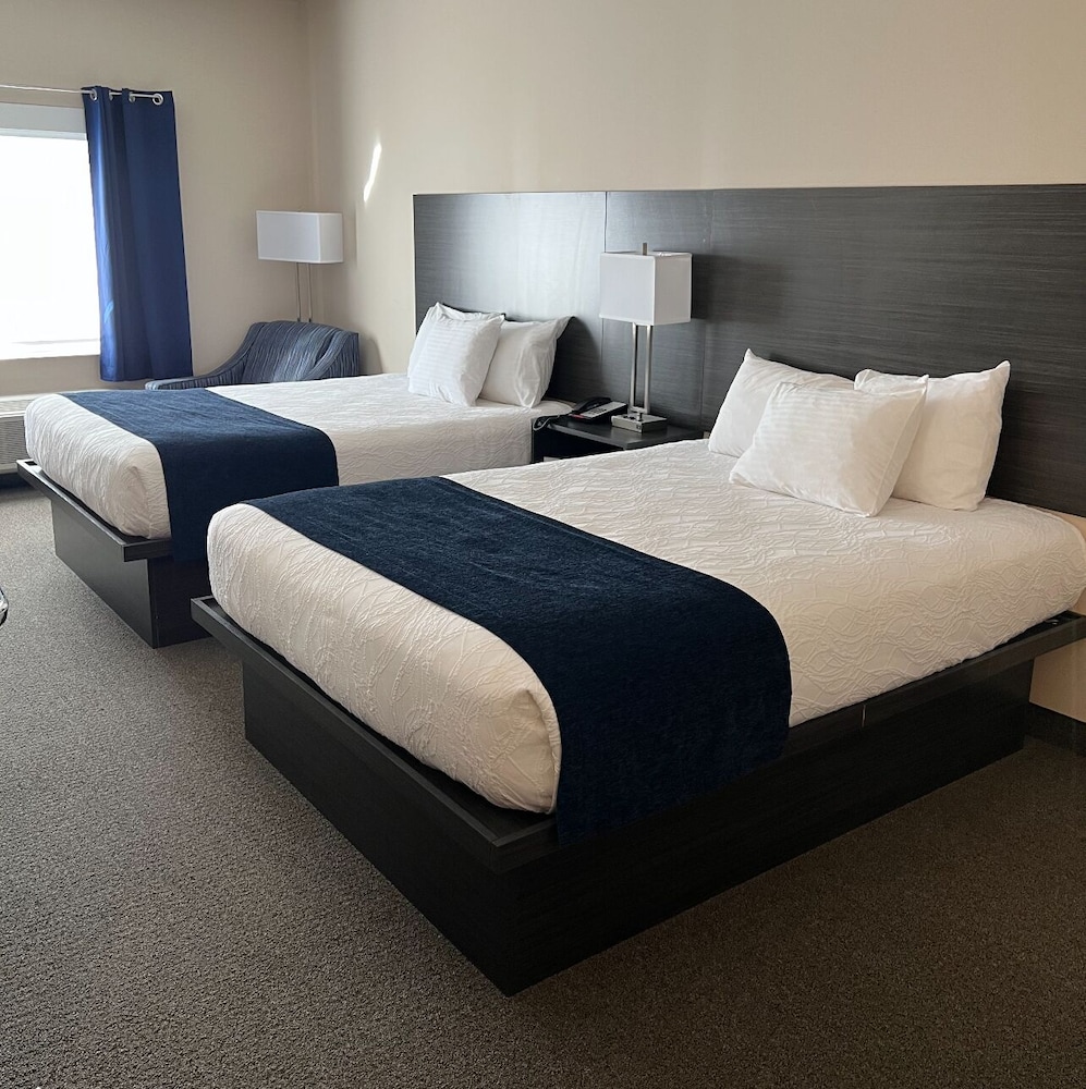 Cardinal Inn & Event Center - photo 7