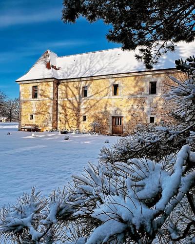 La Motte Féodale Luxury Medieval Manor Rated 5 Stars In Normandy — Cleon — photo 2