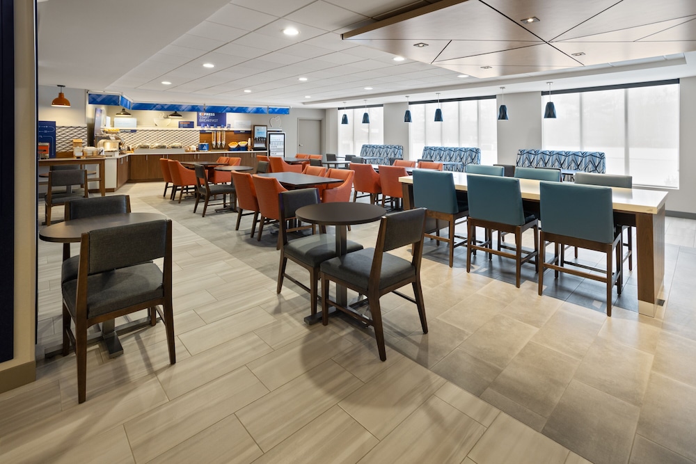Holiday Inn Express Hotel & Suites Brattleboro by IHG - photo 40