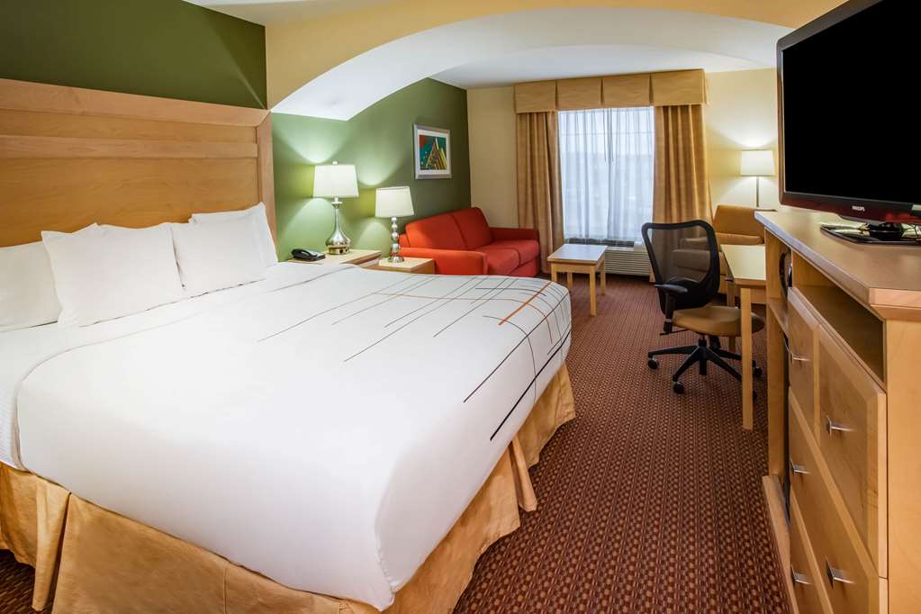 La Quinta Inn & Suites by Wyndham Rochester Mayo Clinic S - photo 32