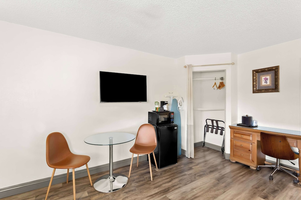 Surestay Plus Hotel by Best Western Susanville - photo 8