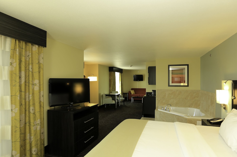 Holiday Inn Express Hotel & Suites Marion Northeast an IHG Hotel - photo 4