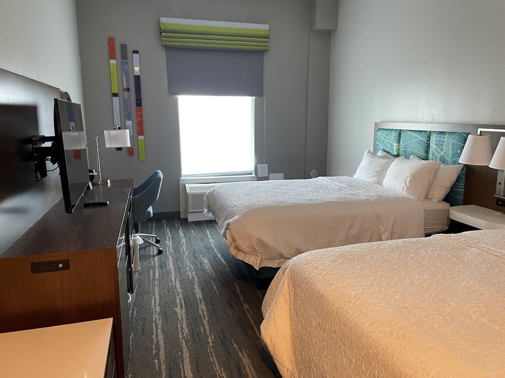Hampton Inn Old Bridge - photo 8