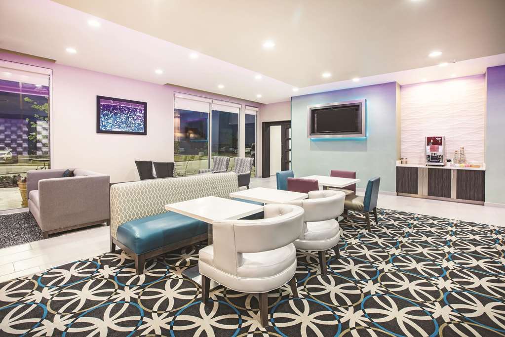 La Quinta Inn & Suites by Wyndham Dallas Plano The Colony - photo 23