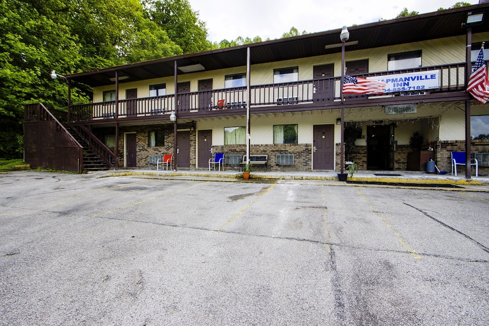 OYO Hotel Chapmanville Inn WV Hwy 119 - photo 35