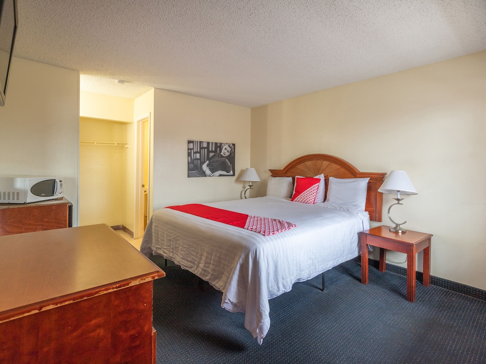 OYO Hotel San Antonio Lackland near Seaworld - photo 10