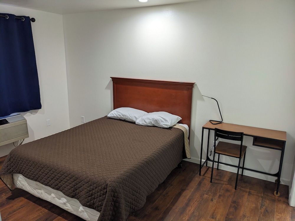 K&E Motor Inn - photo 5