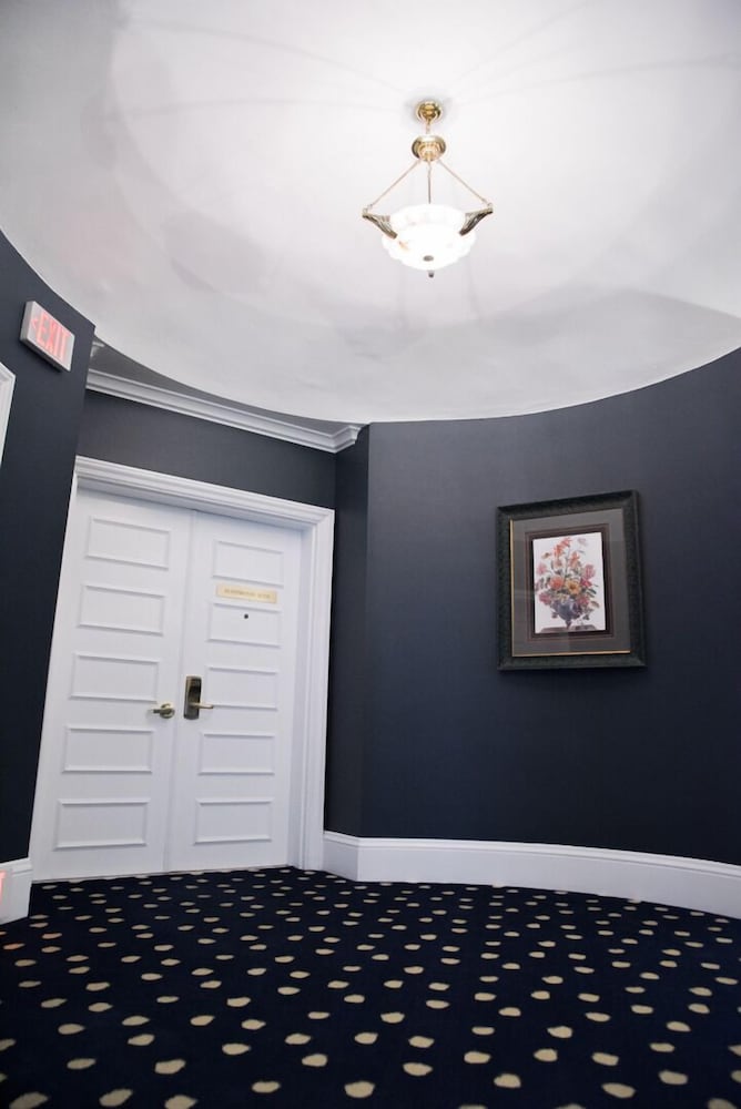 The Sterling Hotel - photo 36