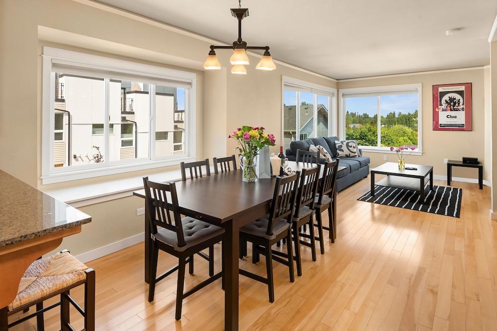 Seattle Vacation Home Life's A Game — 4-Star Luxury Hotel in Seattle, United States