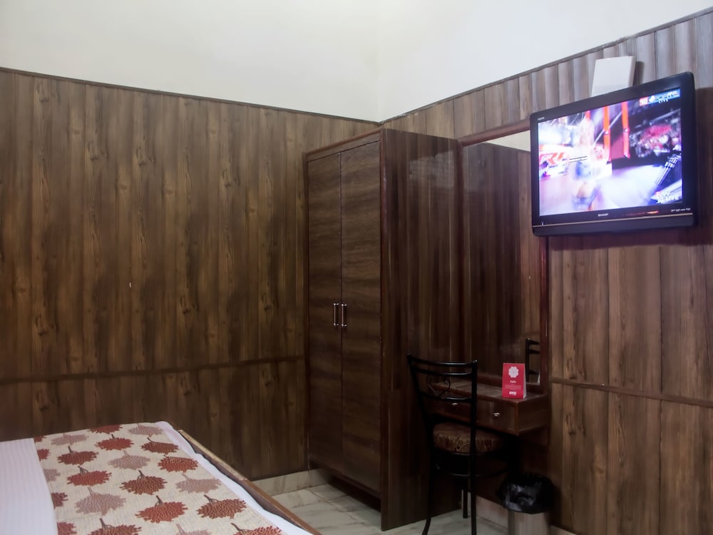 OYO 6370 Hotel Golden Woods