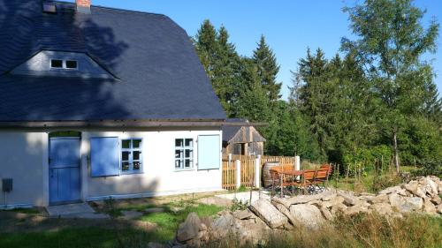 Ferienhaus FERGUNNA direkt am Kammweg mit Sauna — hotel in Marienberg