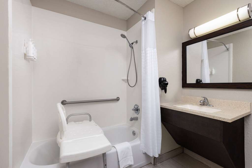 Days Inn by Wyndham Miami - photo 12
