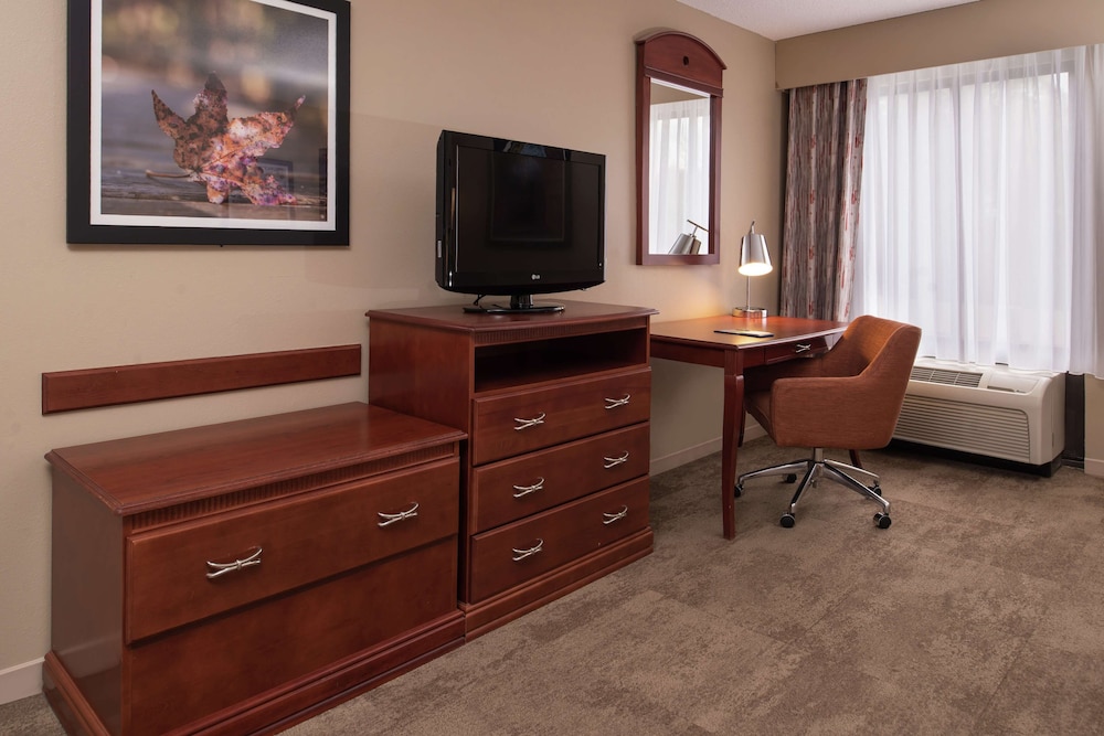 Hampton Inn Columbia Northeast Fort Jackson Area - photo 9
