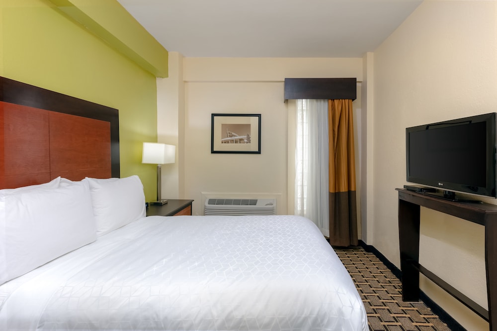 Holiday Inn Express & Suites Atlanta Downtown by IHG - photo 11