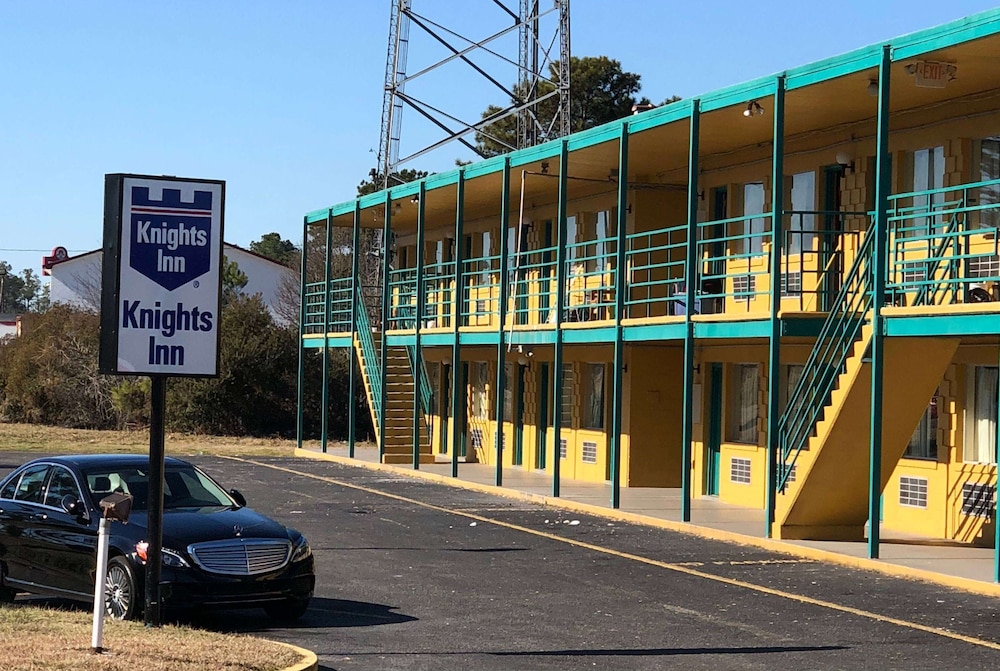 Knights Inn Selma - photo 25