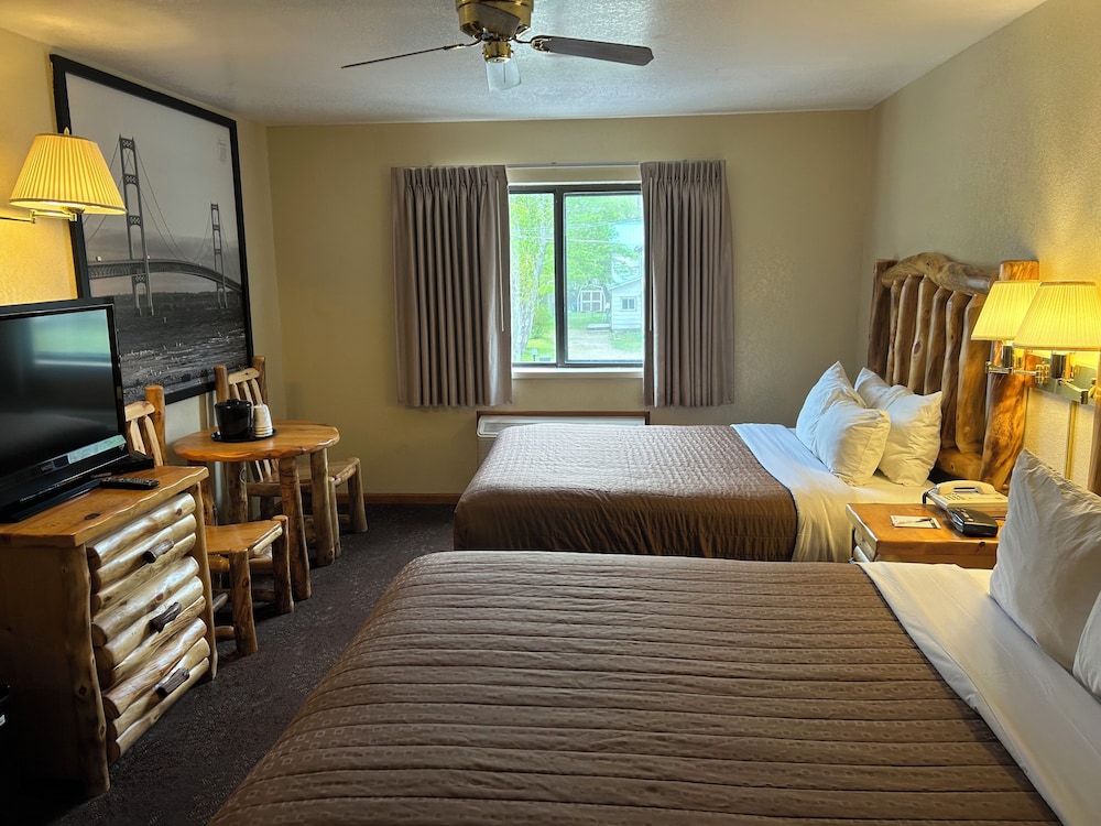 Super 8 by Wyndham Bridgeview of Mackinaw City - photo 14