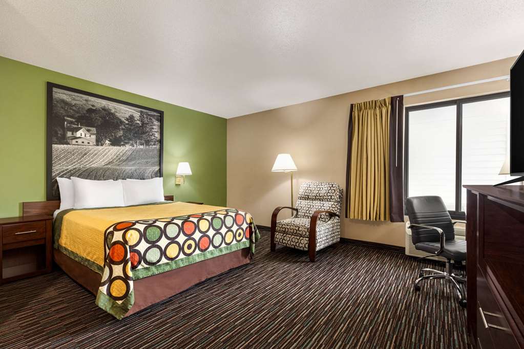 Super 8 by Wyndham Germantown Milwaukee - photo 13