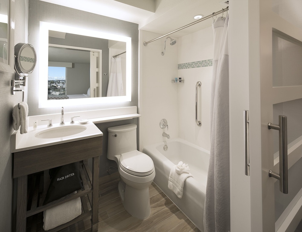 Crowne Plaza Ventura Beach by IHG - photo 41